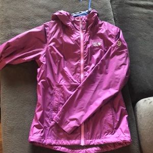 Mountain hardwear rain jacket/windbreaker